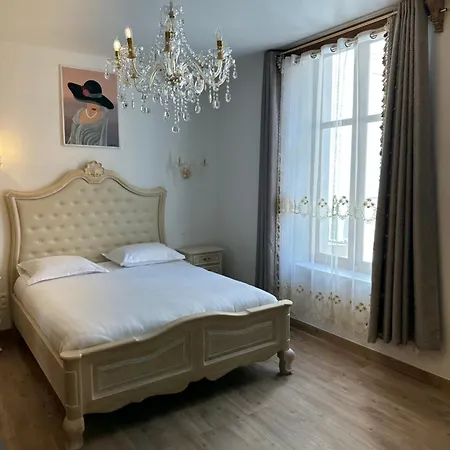 Dans L'eglise Du Couvent Apartment