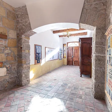 Dans L'eglise Du Couvent * נרבון